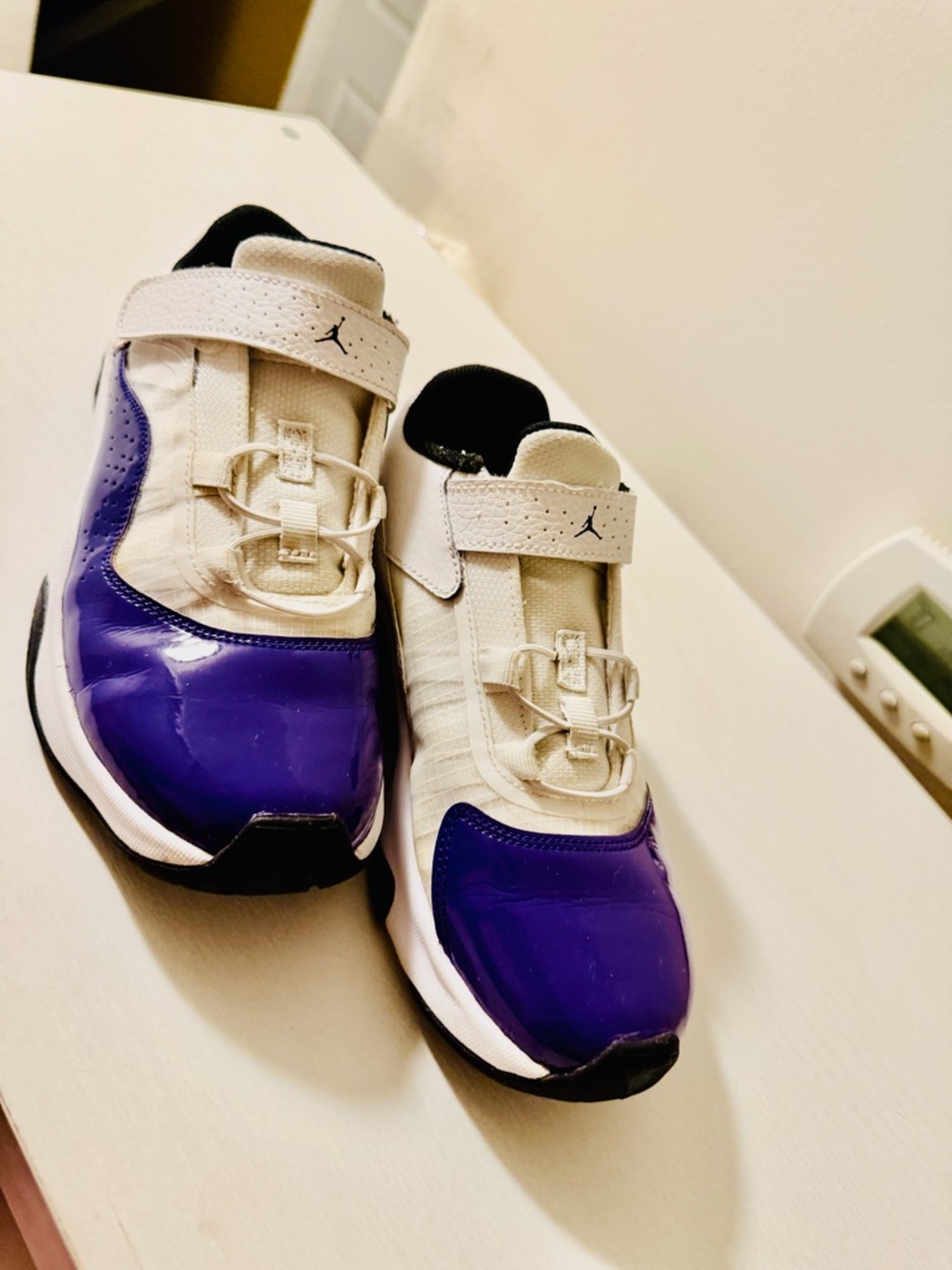 Jordan Kids Velcro Sneakers in Purple and White